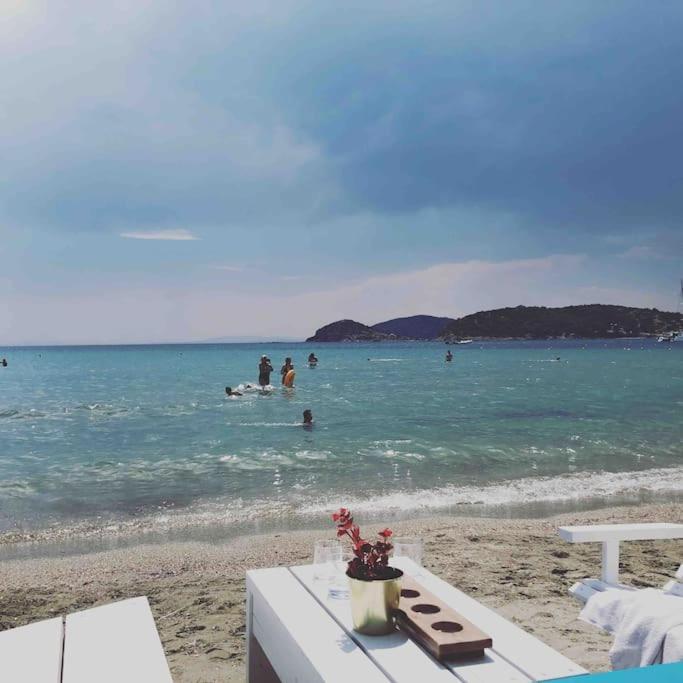 Riviera Beach, Seaside Spacious Apt. Anavyssos Dış mekan fotoğraf